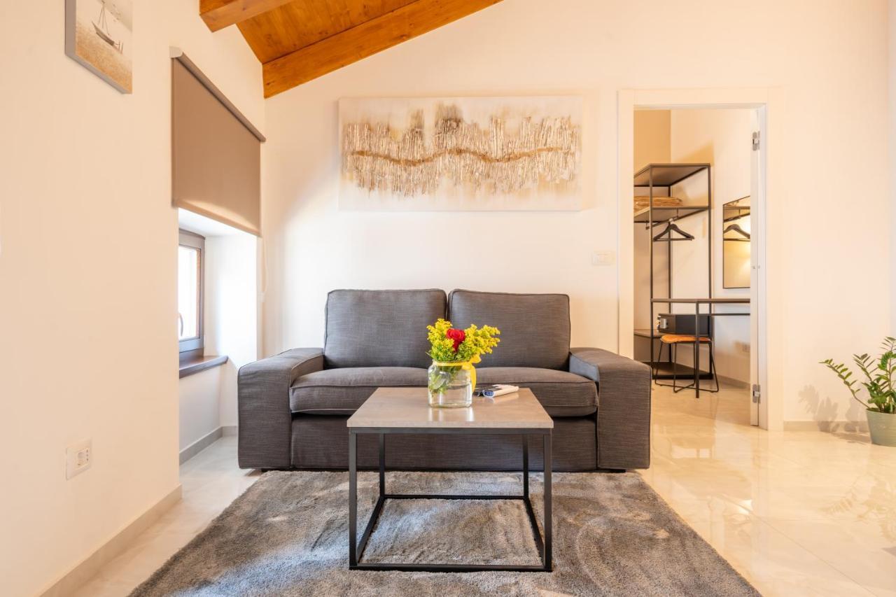 Aaa Apartments & Rooms 普拉 外观 照片