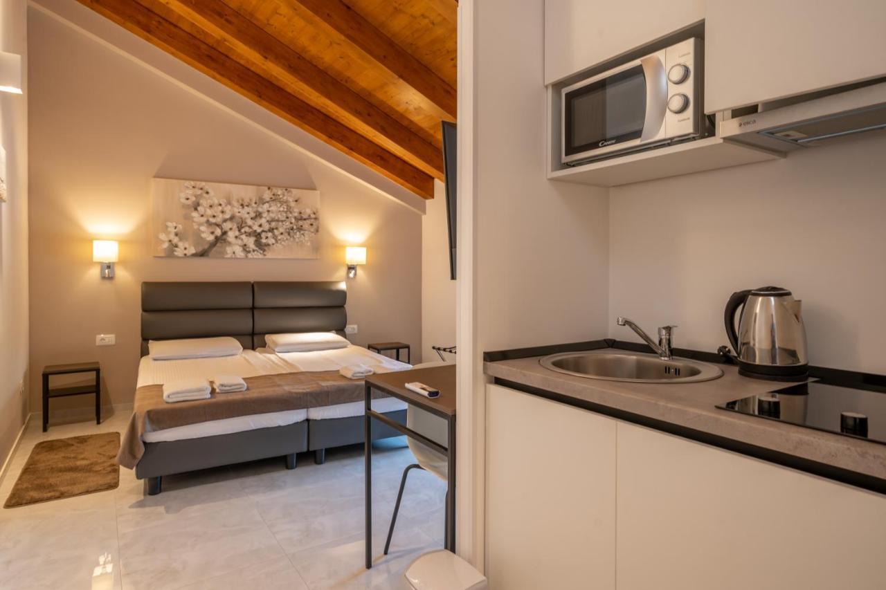 Aaa Apartments & Rooms 普拉 外观 照片