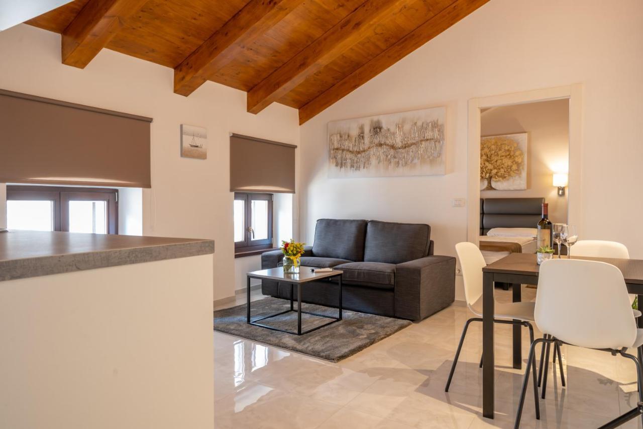 Aaa Apartments & Rooms 普拉 外观 照片